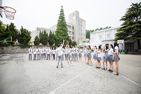 南京大學(xué)在職研究生可以報(bào)考公務(wù)員嗎？