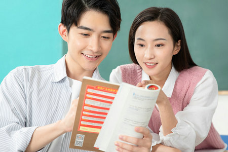 ?？瓶梢灾苯訄罂己颖苯?jīng)貿(mào)大學同等學力申碩嗎