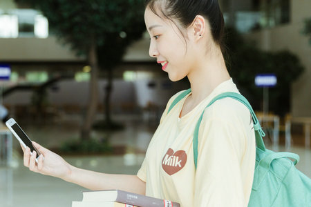 函授教育可以報(bào)讀廣告學(xué)高級(jí)研修班嗎