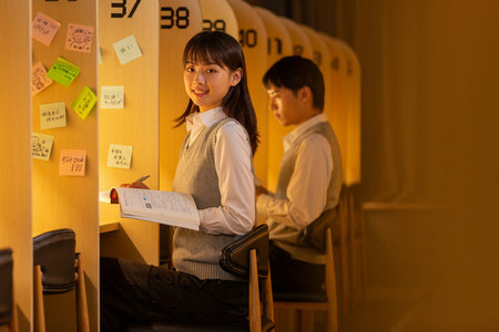 英國北安普頓大學(xué)國際博士怎么上課