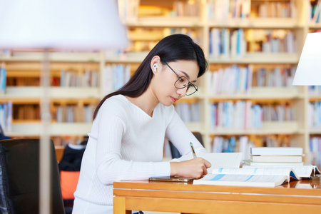 西班牙馬德里康普頓斯大學(xué)國際博士沒有雙證