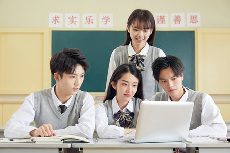英國(guó)西倫敦大學(xué)國(guó)際博士上課方式