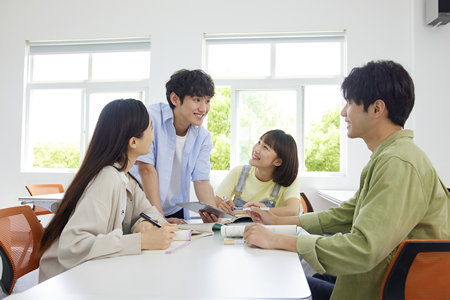 英國密德薩斯大學(xué)國際博士學(xué)費