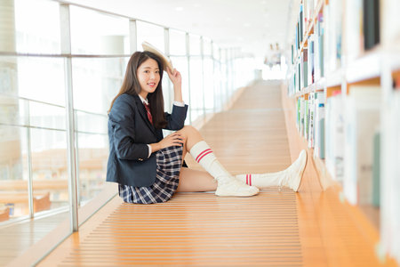 甘肅中醫(yī)藥大學(xué)非全日制研究生學(xué)費