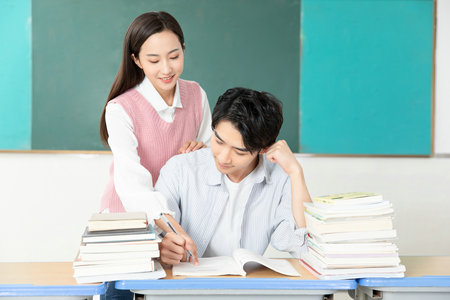 英國切斯特大學(xué)考試科目