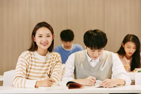 美國(guó)羅商大學(xué)考試科目