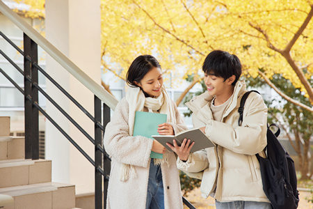 英國威爾士三一圣大衛(wèi)大學考試考什么科目？