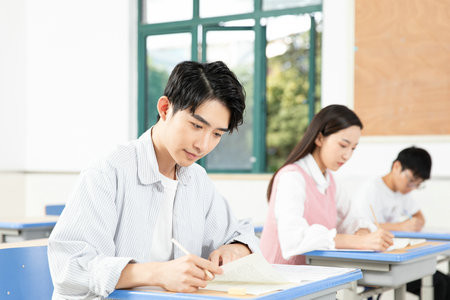 報(bào)考教育學(xué)高級(jí)研修班需要多少錢，學(xué)費(fèi)貴嗎？