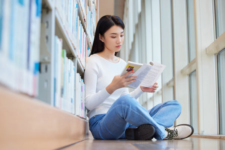 護理非全日制研究生學費一年多少錢？