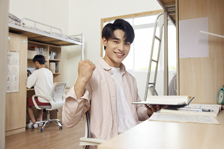 上海師范大學(xué)非全日制研究生成績查詢?nèi)肟? alt=