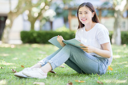 新疆財(cái)經(jīng)大學(xué)非全日制研究生成績(jī)?cè)谀睦锊樵? alt=