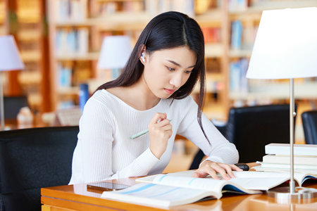 中國社會科學院大學非全日制研究生成績查詢?nèi)肟? alt=