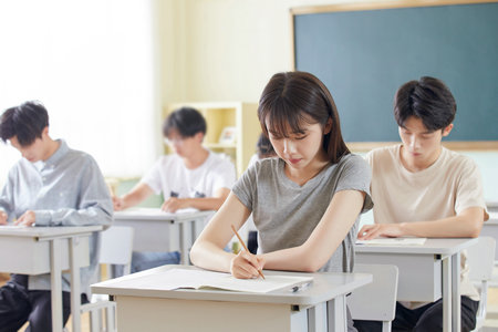 英國密德薩斯大學(xué)國際博士招生時(shí)間