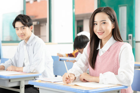 英國(guó)密德薩斯大學(xué)招生人群