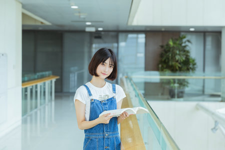 西班牙巴塞羅那大學(xué)國際博士招生時(shí)間