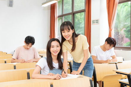 2025年首都經(jīng)濟(jì)貿(mào)易大學(xué)在職研究生招生簡(jiǎn)章