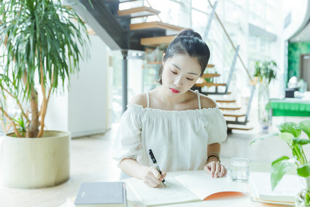 翻譯非全日制研究生招生簡(jiǎn)章