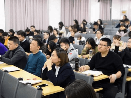 問(wèn)題討論環(huán)節(jié)提問(wèn)中的學(xué)員