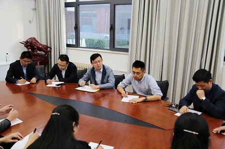 會議討論中