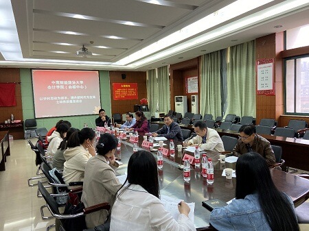 參加座談的教師和學(xué)生代表