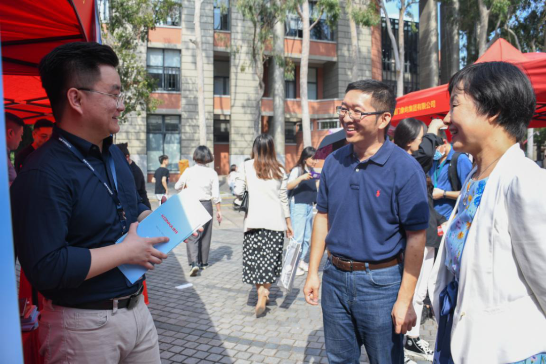 廈門大學(xué)管理學(xué)院第十四屆校友企業(yè)專場招聘會順利舉行