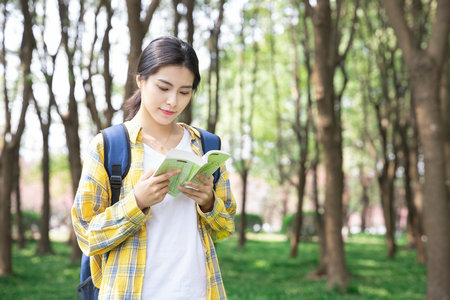 上海對外經(jīng)貿(mào)大學(xué)在職研究生免試入學(xué)嗎