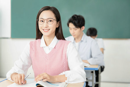 英國(guó)切斯特大學(xué)國(guó)際碩士不需要考試