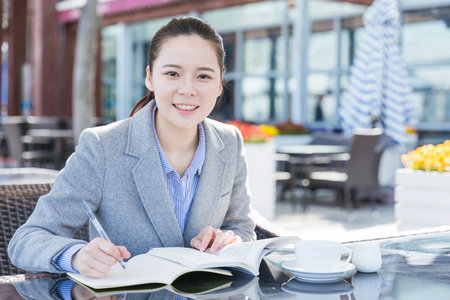西班牙內(nèi)布里哈大學(xué)畢業(yè)獲得什么證書