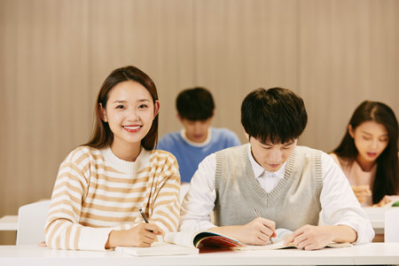 法國巴黎第十二大學(xué)國際博士招生簡章
