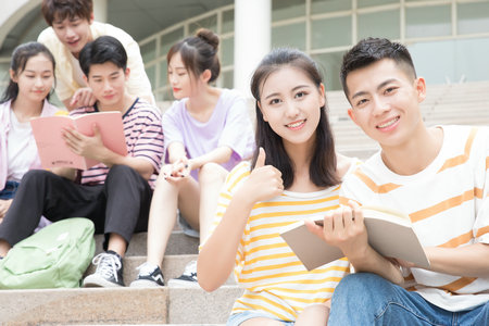 法國巴黎第十二大學(xué)招生人群