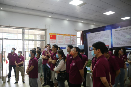 教科院組織教職工開展校內(nèi)高科技創(chuàng)新平臺研學(xué)活動
